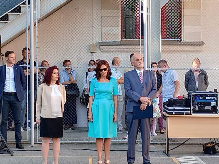 Carmen Iohannis în prima zi de școală. Prima Doamnă a purtat o rochie turcoaz