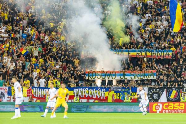 Meciul România - Kosovo, întrerupt minute bune din cauza unui banner al fanilor români. Ce mesaj au afișat suporterii
