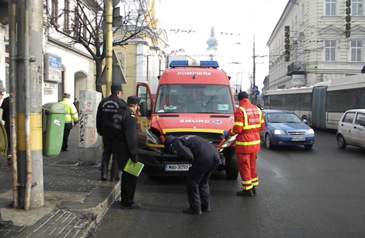 Accident mortal în județul Timiș. O maşină şi o autoutilitară s-au ciocnit pe DN 6