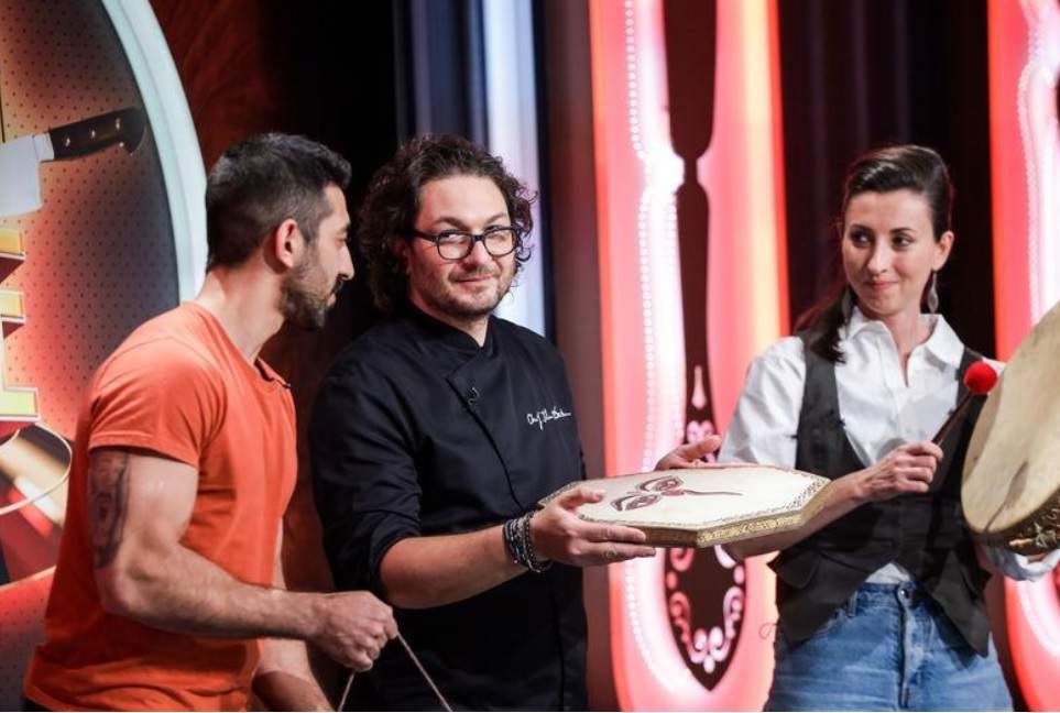 Cine e Eshan Shokrollahi, concurentul care face terapie cu sunete