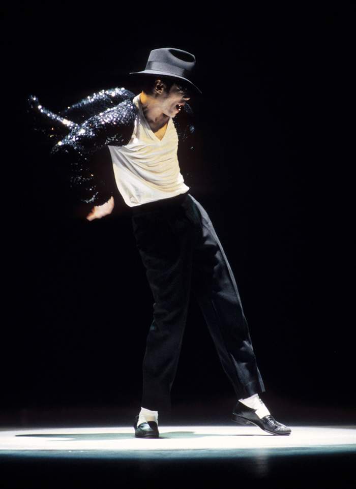 A fost scoasă la licitație pălăria purtată de Michael Jackson la cea de a 25-a aniversirare a casei de discuri Motown. Prețul uriaș cu care se vinde accesoriul