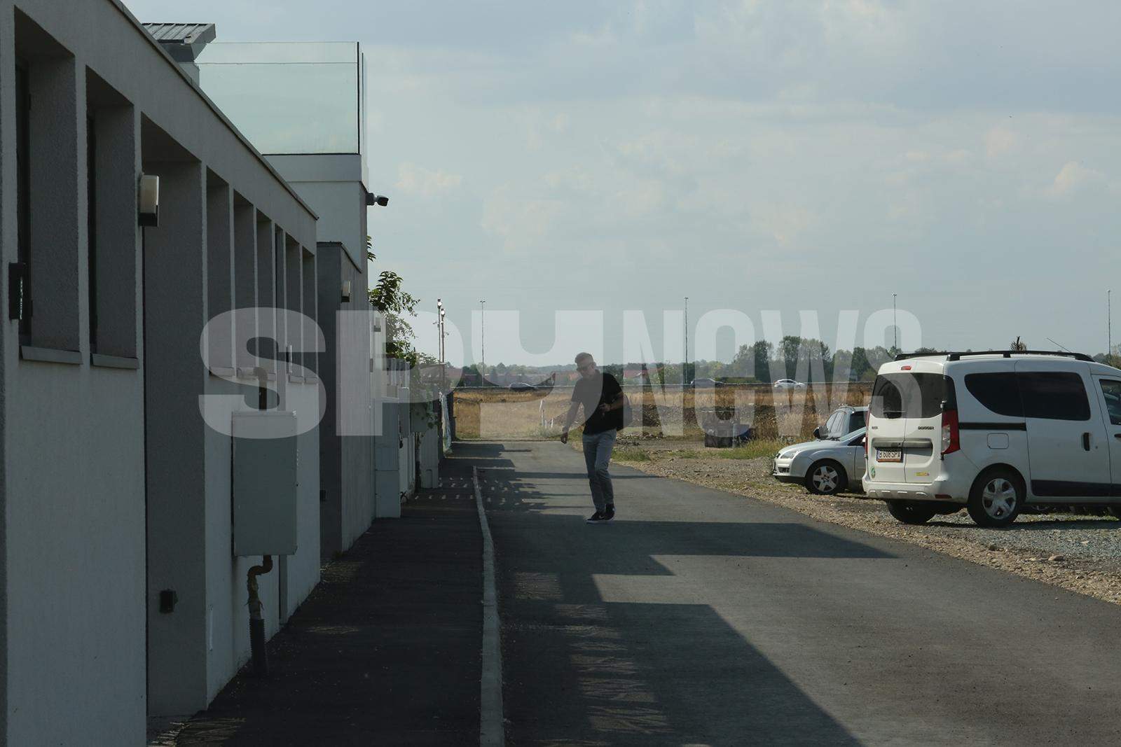 Trist sau îngândurat? Ce îl frământă pe Edi Iordănescu! Antrenorul, mai abătut ca niciodată / PAPARAZZI