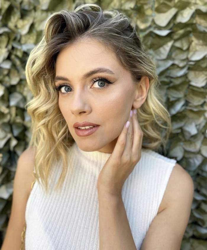 Star Magazin. Andreea Ibacka, experiență neplăcută într-un salon de fițe. Vedeta s-a ales cu șanțuri în unghii și cu părul ars, pe bani puțini: „M-am tuns” / VIDEO