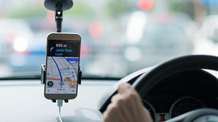 Secretul din softul aplicației Waze! De ce reușește să găsească rute mai rapide decât Google Maps