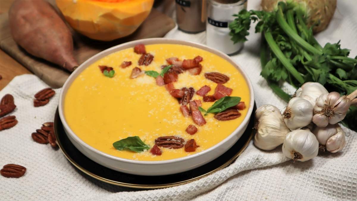 Supă cremă de dovleac cu cartof dulce Supă cremă de dovleac cu cartof dulce. Rețeta vedetă a acestui sezon