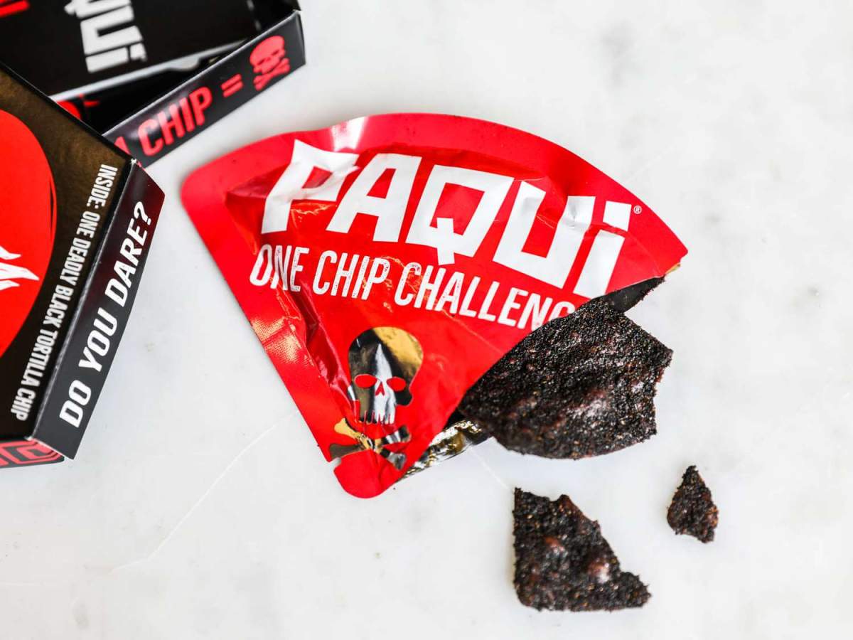 Paqui, cel mai picant chips din lume Un copil de 14 ani a murit după ce a mâncat cel mai picant chips din lume. Provocarea virală de pe TikTok i-a adus sfârșitul