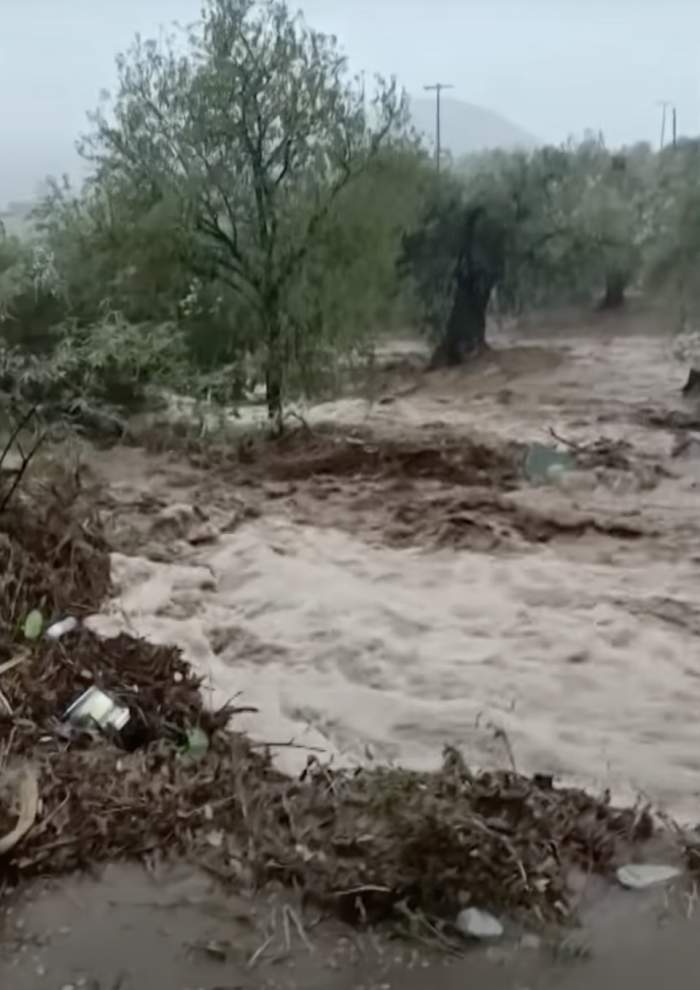 Imagini dezastruoase surprinse în Grecia! Ploile torențiale au făcut prăpăd! Inundațiile au ucis oameni / FOTO