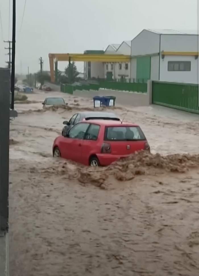 Imagini dezastruoase surprinse în Grecia! Ploile torențiale au făcut prăpăd! Inundațiile au ucis oameni / FOTO