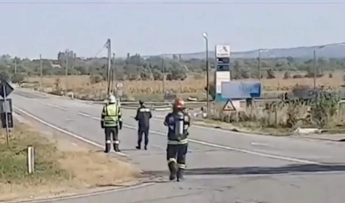 Autoritățile au oprit traficul. pompieri la fața locului