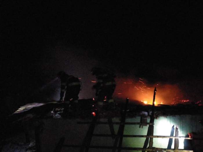 pompieri în incendiu