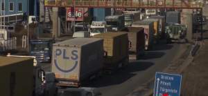 Fermierii și transportatorii care au blocat drumurile din România se îndreaptă cu tractoare și camioane către București! Situația pe Centura Capitalei / VIDEO