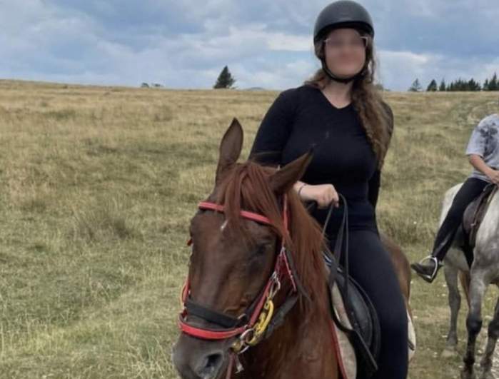Shara, eleva de 16 ani din București care a murit, pe un cal