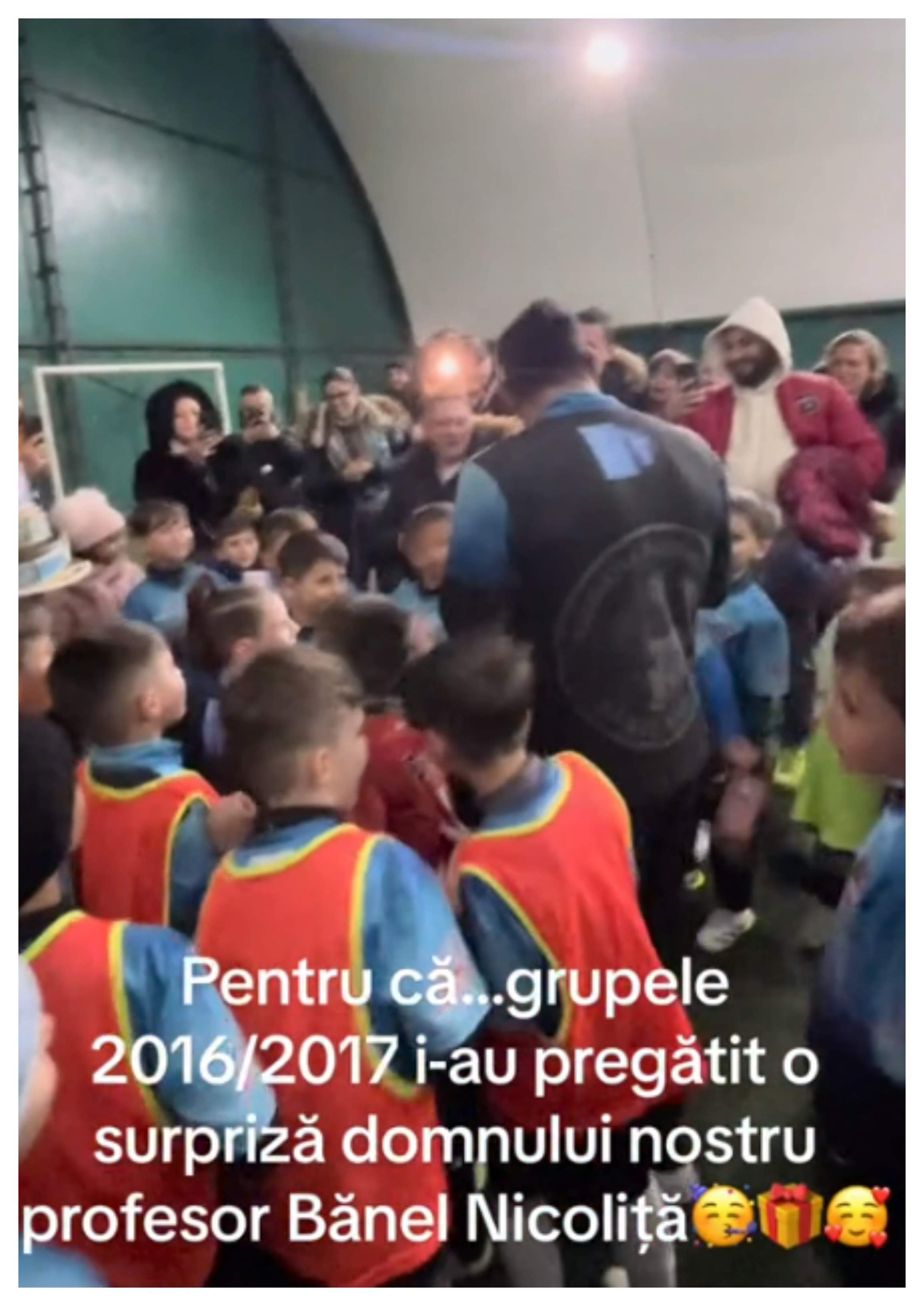 Surpriză pentru Bănel Nicoliță, de ziua sa. Ce gest emoționant au făcut elevii săi: ”Vă iubim” / VIDEO