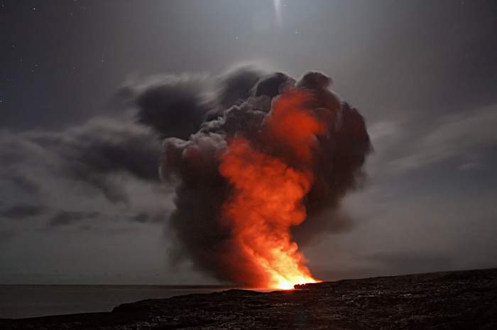 Alertă în Indonezia! Vulcanul Marapi a erupt, din nou, după o lună. Locuitorii au fost evacuați de urgență