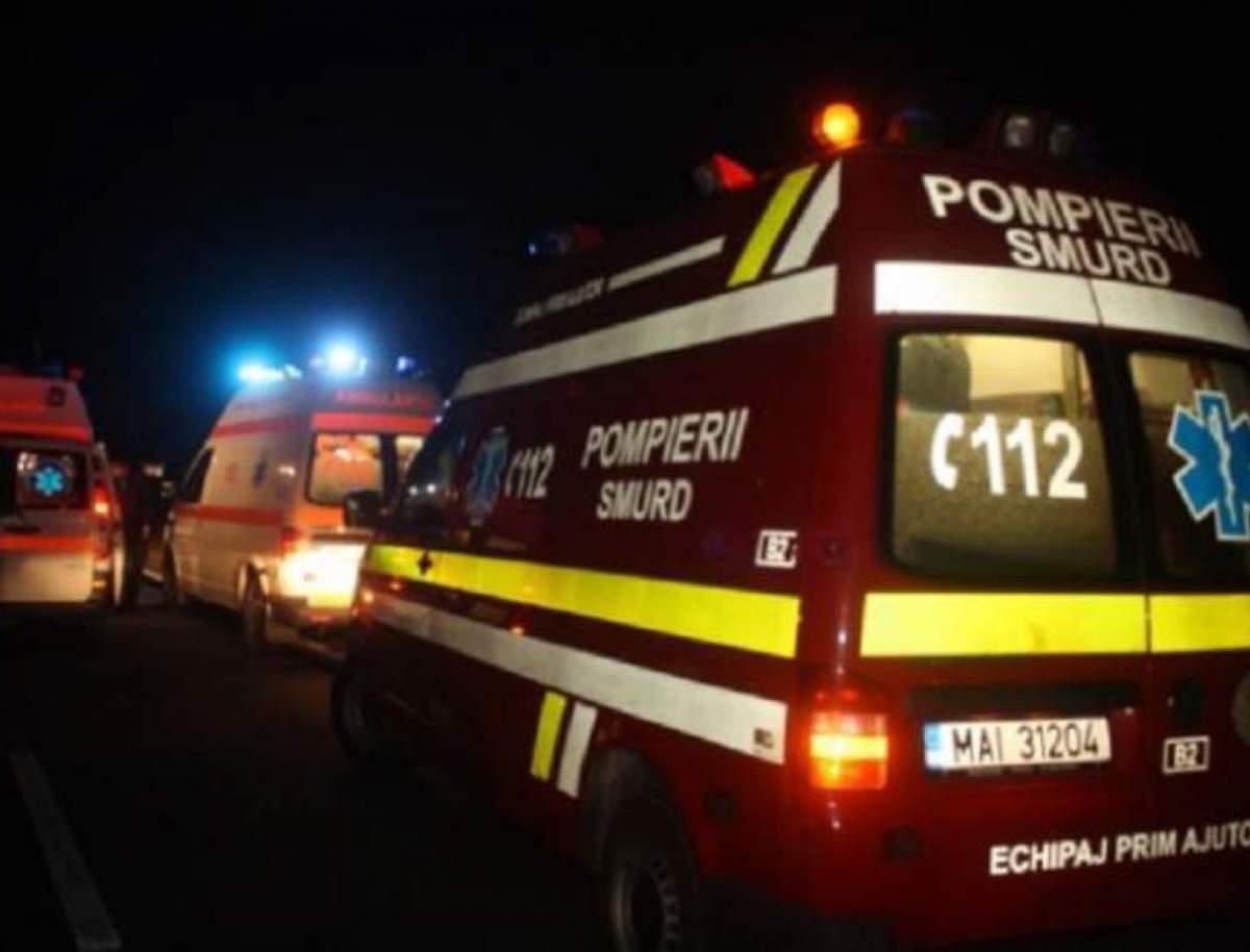 O mașină de prim-ajutor și o ambulanță