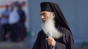 ÎPS Teodosie a ajuns la DNA și urmează să fie audiat. Primele declarații ale Arhiepiscopului Tomisului: ”Am adus Sfânta Liturghie”