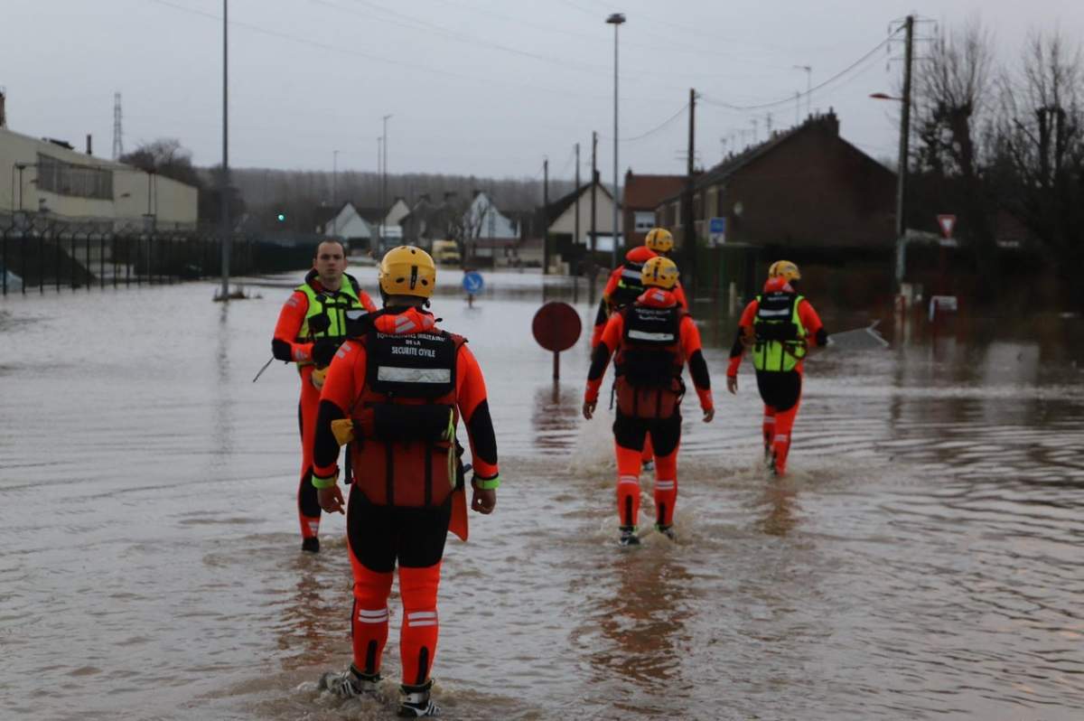 salvatori inundatie