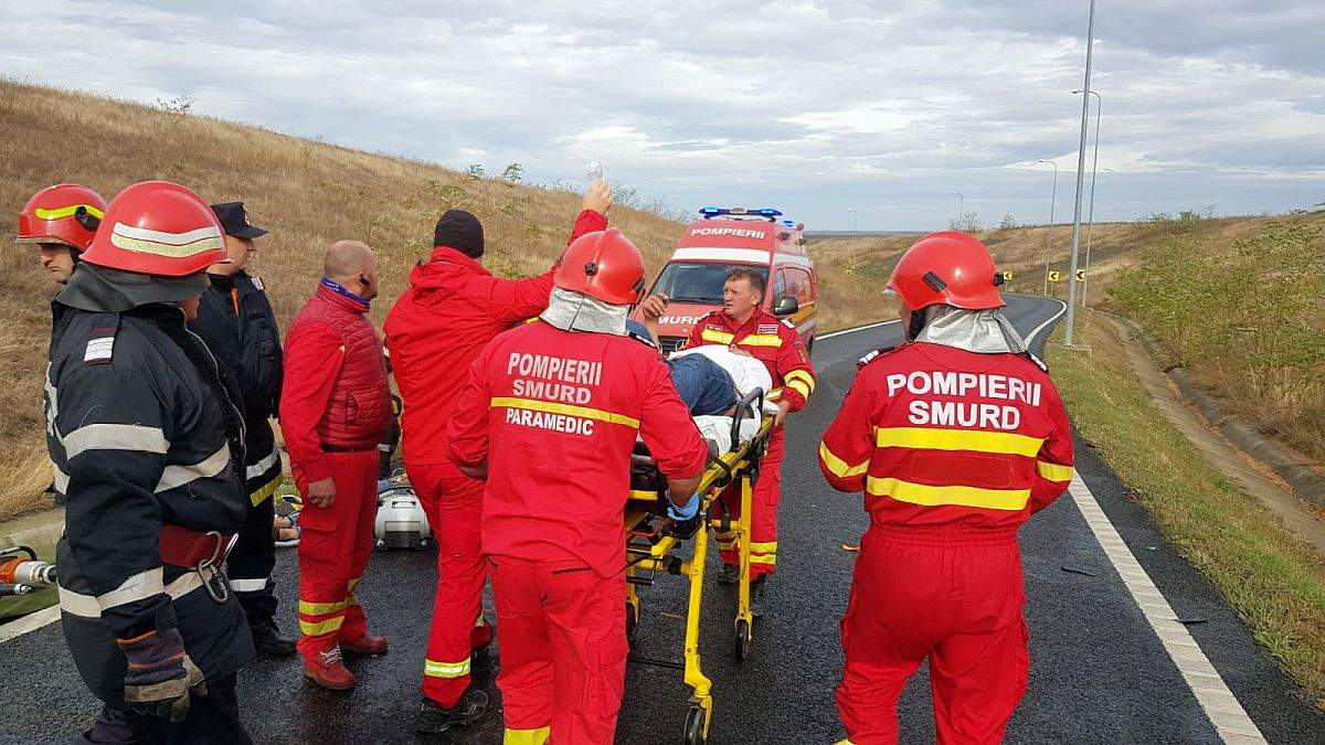 Doua persoane au fost transportate la spital