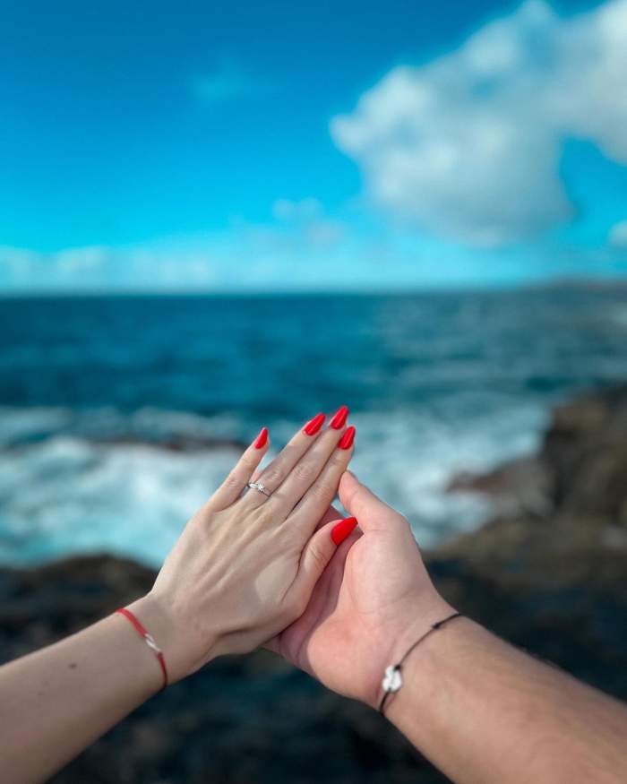 Un fost concurent de la Mireasa și-a cerut iubita în căsătorie, în Tenerife. Cei doi se pregătesc să devină și părinți pentru prima dată: „Da cât un milion de cuvinte” / FOTO