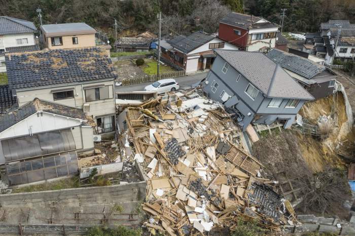 clădiri prăbușite în Japonia