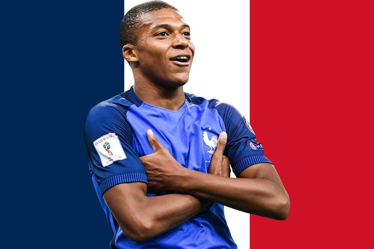 Kylian Mbappe cu steagul Franței