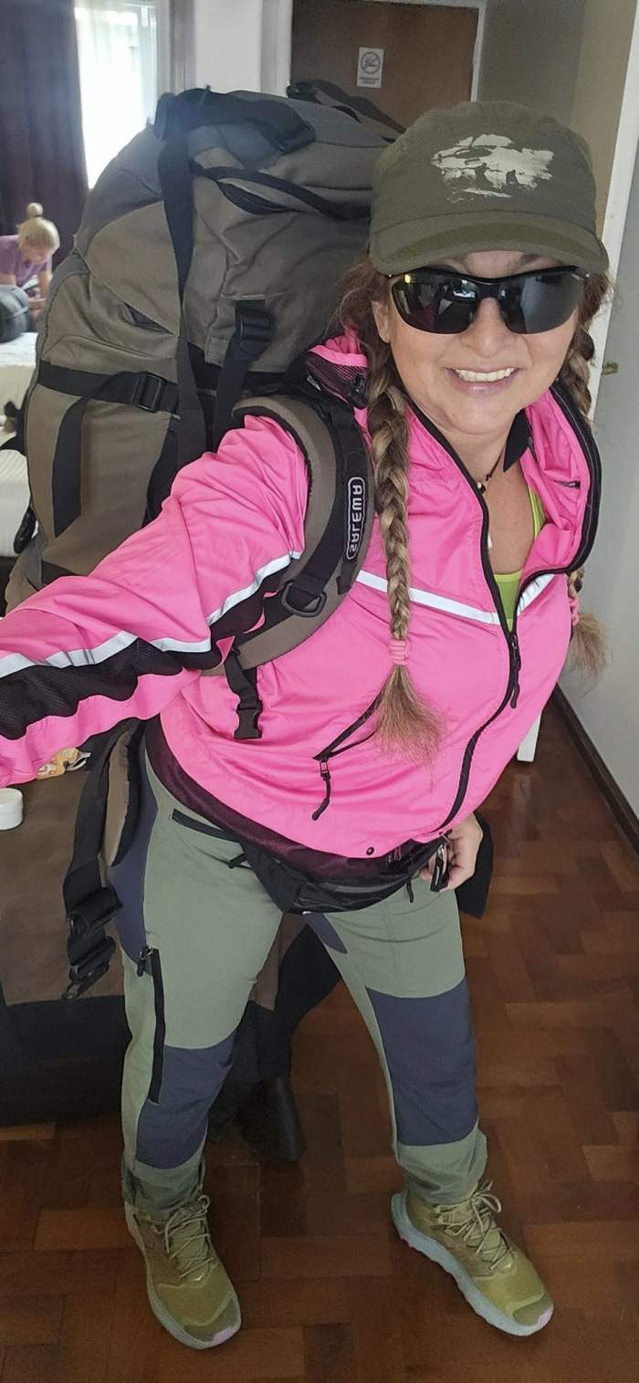 Mihaela Gabi Ianoşi, femeia care a murit pe  cel mai înalt vârf din America, îmbrăcată în echipament