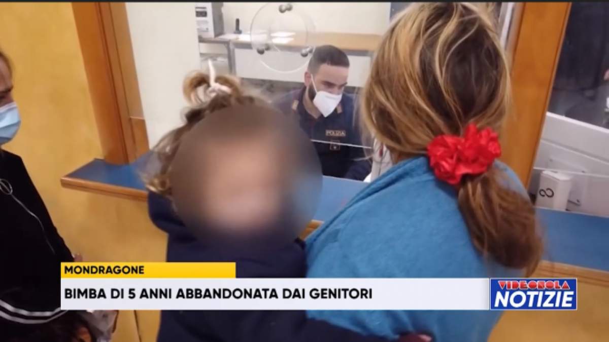 Fetiță de 5 ani, care a fost abandonată în Italia, în brațele unei femeii