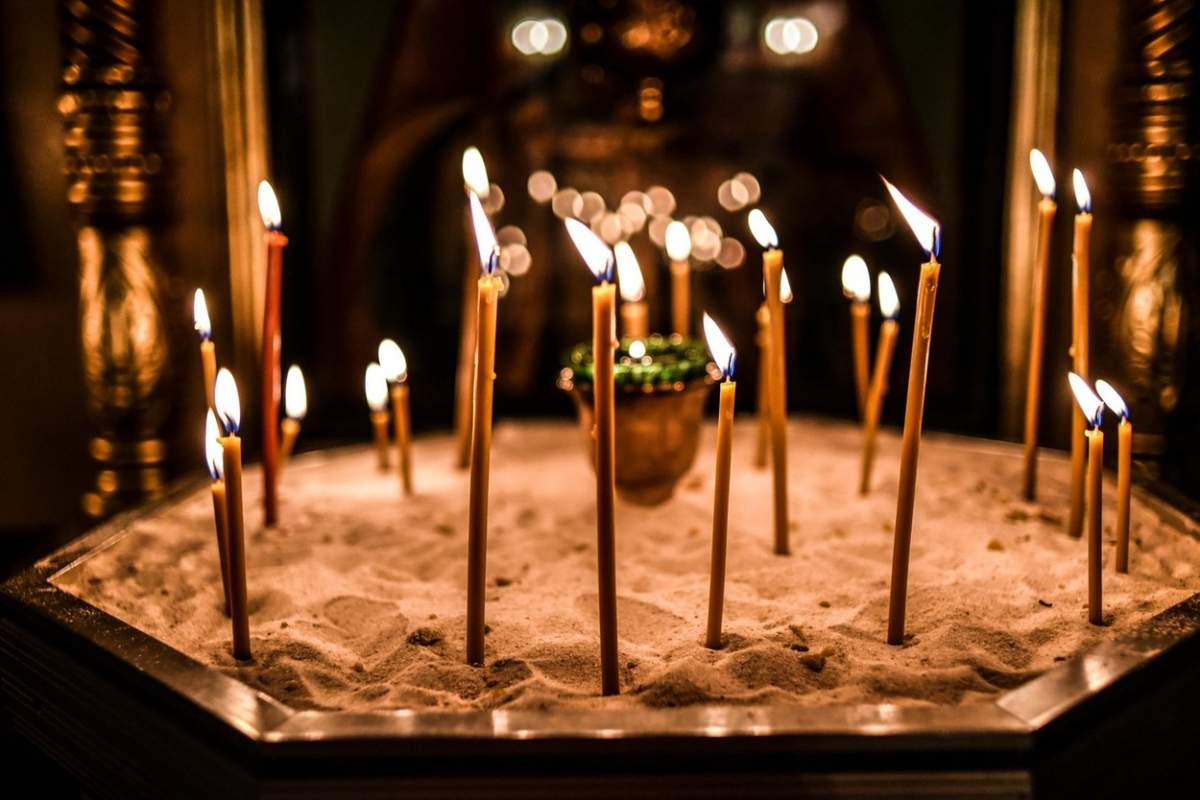 lumânări la biserică