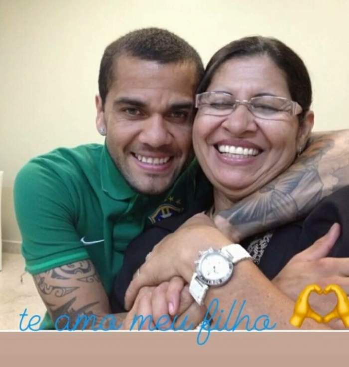 Mama lui Dani Alves, fotbalistul acuzat de agresiune sexuală, a dezvăluit identitatea presupusei victime a fiului său. Imaginile au devenit virale pe internet / FOTO
