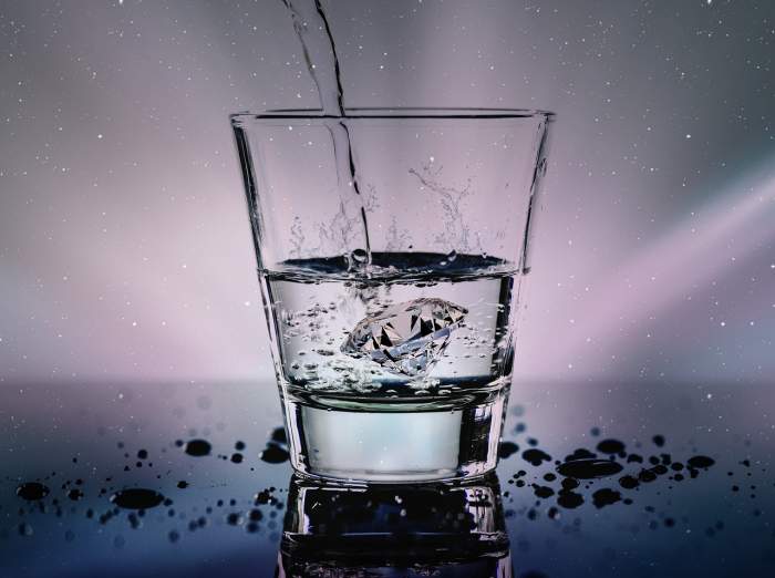 pahar cu apa