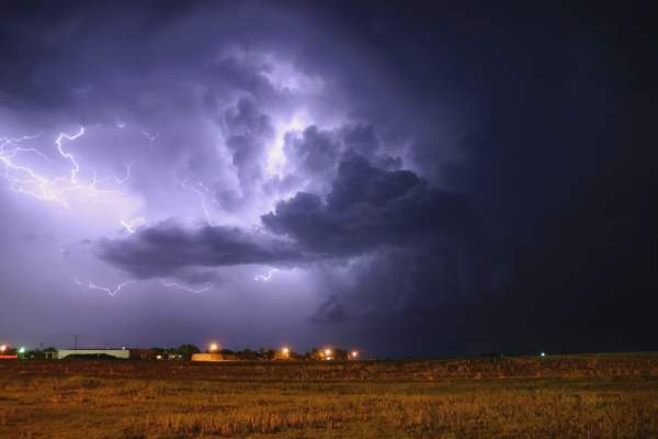 Avertisment ANM. Meteorologii au emis cod roșu de furtuni. Până când este valabilă atenționarea