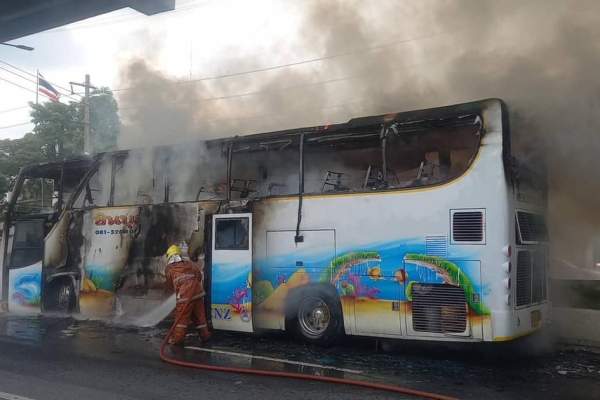 22 de elevi și trei profesori morți! Autocarul cu care au plecat în excursie a luat foc / FOTO