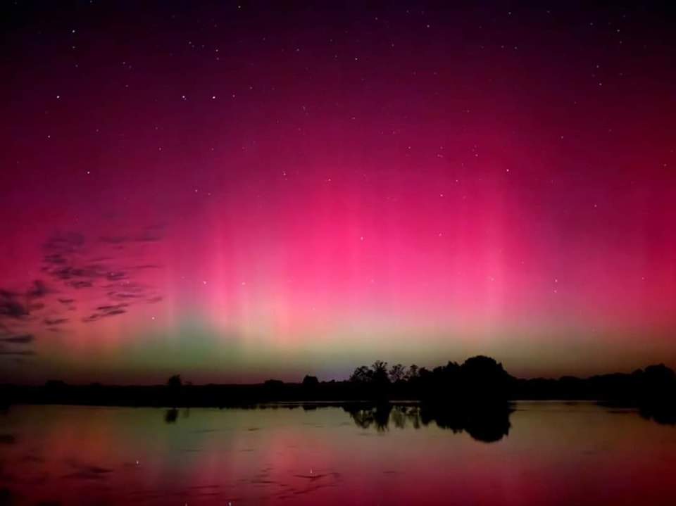 Imagini spectaculoase pe cerul României. Aurora Boreală a putut fi văzută din mai multe locuri din țară / FOTO