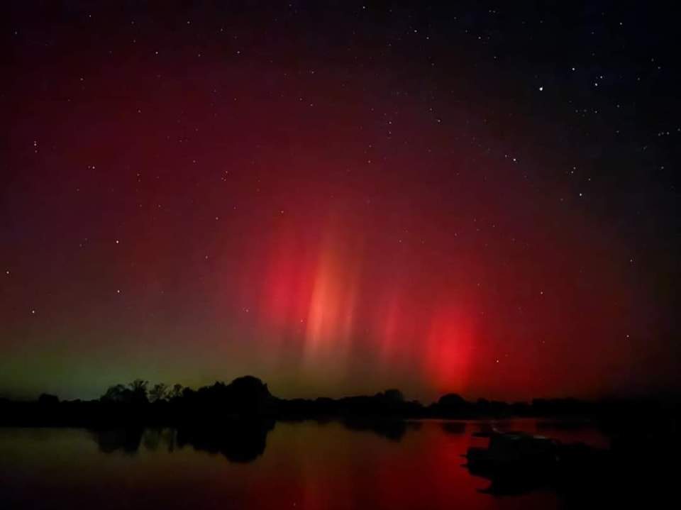 Imagini spectaculoase pe cerul României. Aurora Boreală a putut fi văzută din mai multe locuri din țară / FOTO