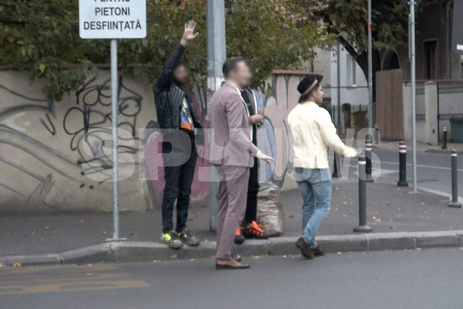 Tudor Constantinescu, euforic, a făcut show pe stradă! Omul de afaceri se simte cel mai bine în compania prietenilor / PAPARAZZI