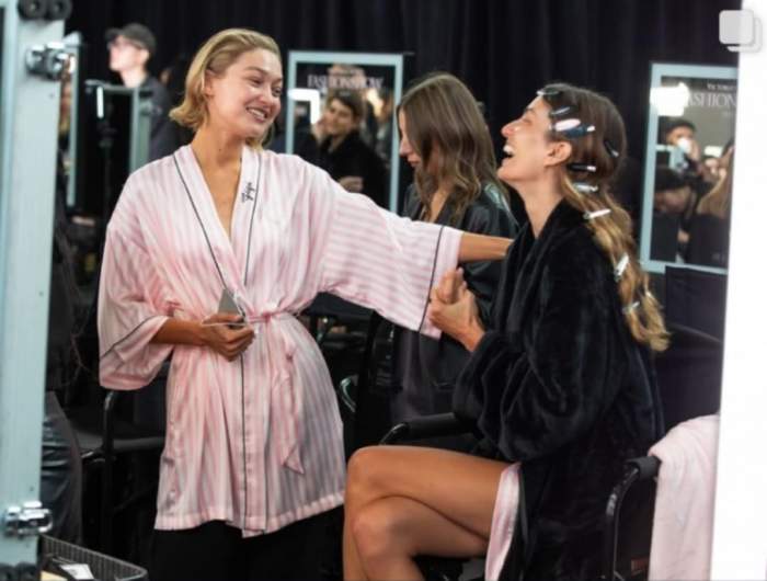 Cine este Andreea Diaconu, modelul român care a defilat la Victoria's Secret Show! A strălucit pe podium alături de celebrități precum surorile Hadid, Carla Bruni sau Adriana Lima | FOTO