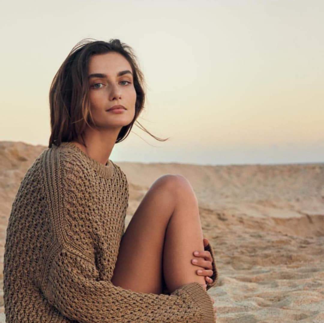 Cine este Andreea Diaconu, modelul român care a defilat la Victoria's Secret Show! A strălucit pe podium alături de celebrități precum surorile Hadid, Carla Bruni sau Adriana Lima | FOTO