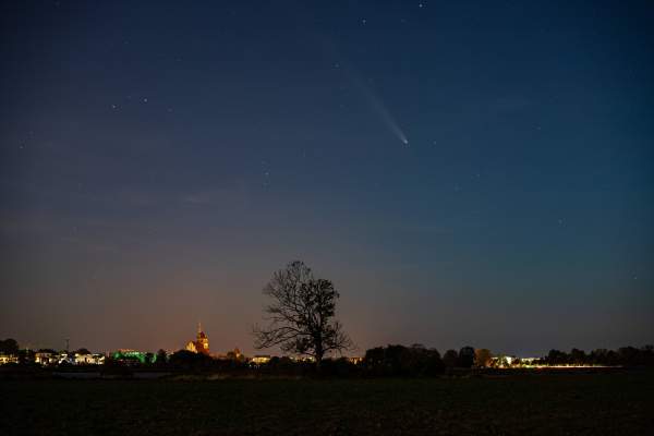 De unde poate fi văzută ”Cometa Secolului”, în România. Este cea mai strălucitoare din ultimii ani și i-a fascinat pe astronomi | FOTO