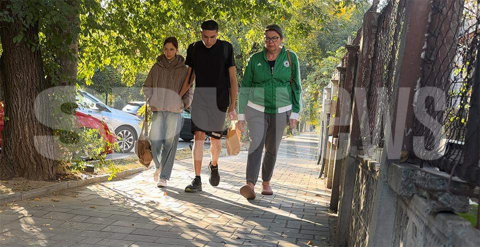 Imagini rare cu David Popovici și cele mai importante femei din viața lui! Cum l-au surprins paparazzii pe campion alături de iubită și mamă