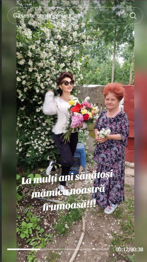 Cornelia, celebra dansatoare a maneliștilor, își sărbătorește mama. Imagini rare cu cele două / FOTO