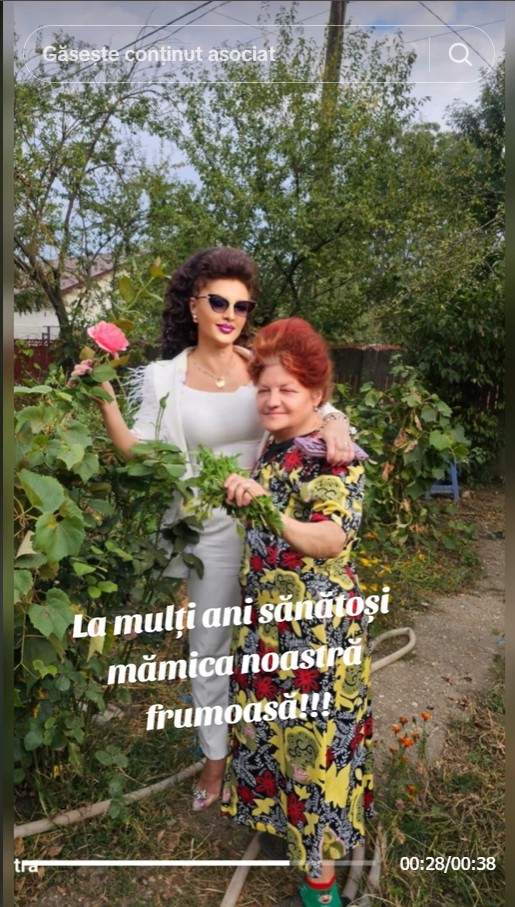 Cornelia, celebra dansatoare a maneliștilor, își sărbătorește mama. Imagini rare cu cele două / FOTO