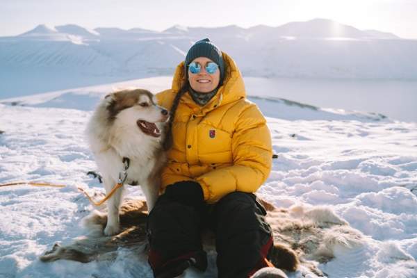 Ea este Cecilia! Locuiește în Svalbard, cea mai nordică zonă locuită de pe planetă! Cum arată cabana în care va petrece cea mai lungă noapte