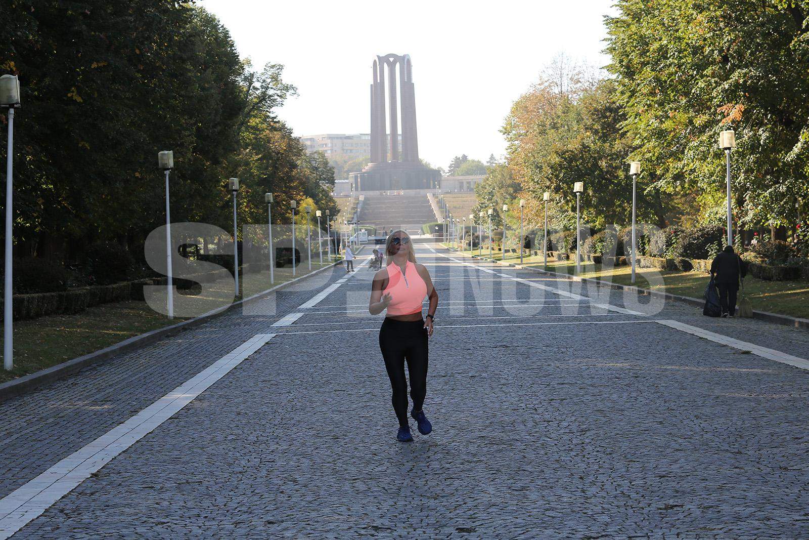 Numai una este Vica! Fosta balerină ştie clar cum trebuie să procedeze ca să aibă silueta perfectă! Vedeta deţine reţeta unei vieţi sănătoase / PAPARAZZI