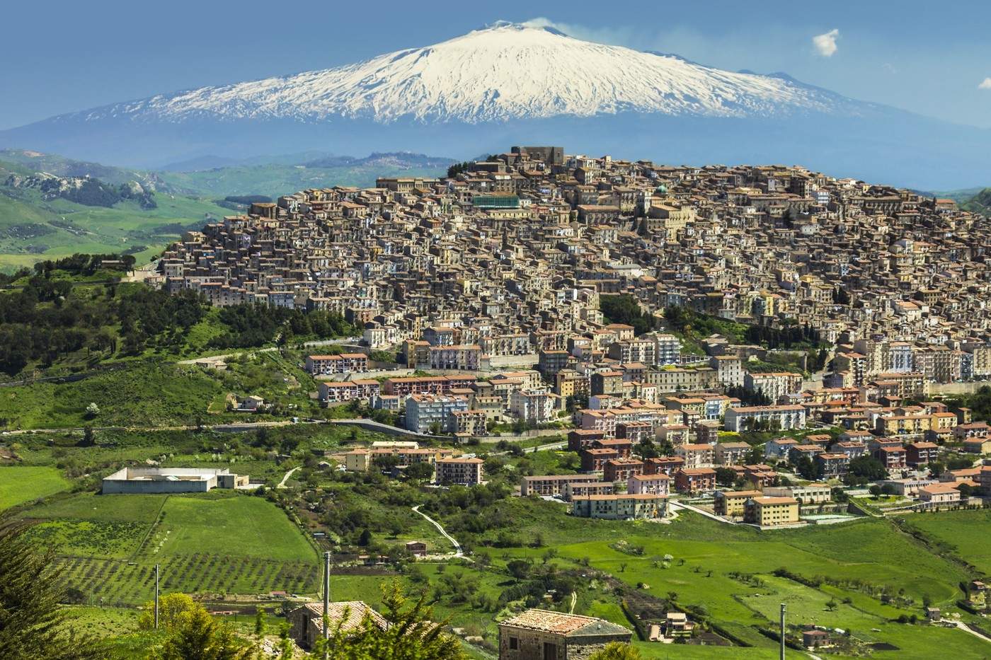 Locul din Italia care îți ia răsuflarea cu priveliști spectaculoase și mâncare delicioasă! Este un sătuc de care puțini știu, chiar lângă orașe frecventate de români