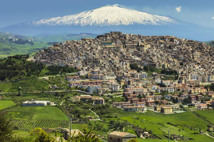 Locul din Italia care îți ia răsuflarea cu priveliști spectaculoase și mâncare delicioasă! Este un sătuc de care puțini știu, chiar lângă orașe frecventate de români