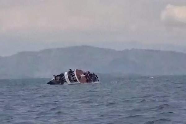 78 de persoane au murit, după ce barca în care se aflau s-a scufundat. Mai aveau doar câteva minute până la destinație | FOTO