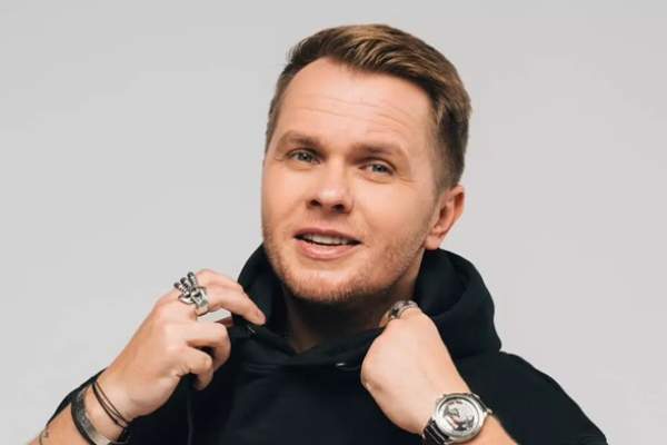 Ce își mai dorește Codin Maticiuc la 44 de ani. A sărbătorit în avans cu cele mai tari vedete din showbiz