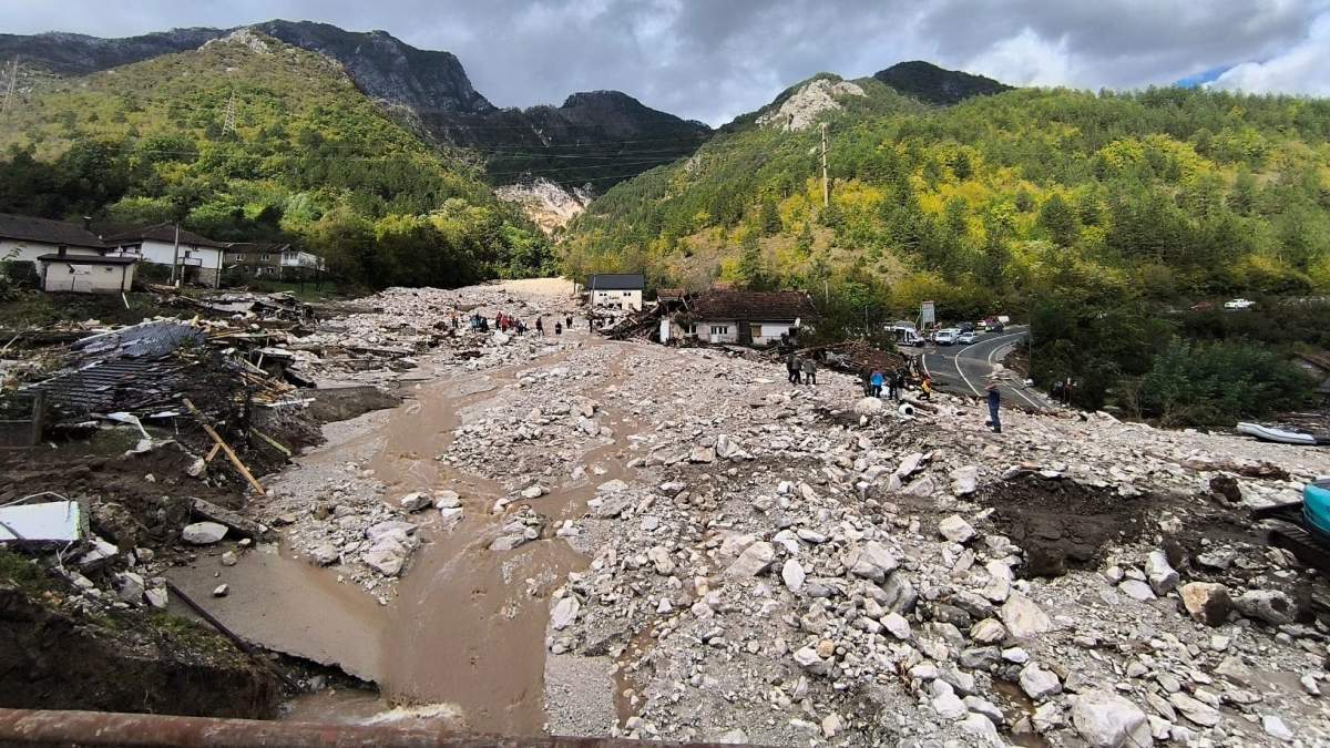 18 persoane au murit din cauza inundațiilor inundatii
