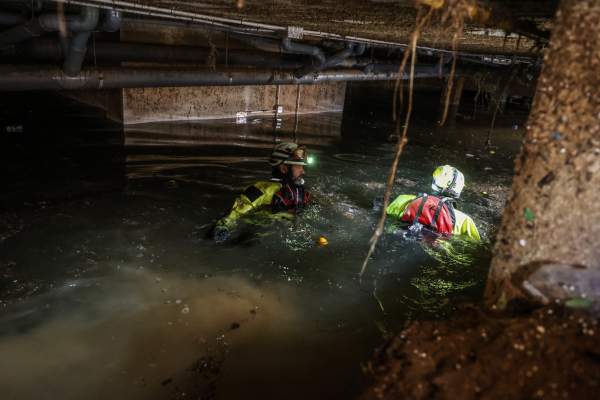 Un român a stat în apă 4 ore, din cauza inundațiilor din Valencia. Un vecin a reușit să îl scoată cu o frânghie și l-a salvat de la moarte