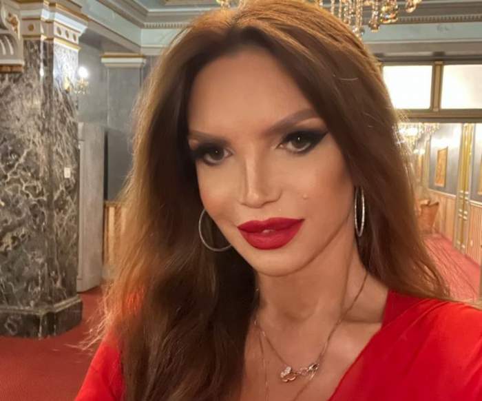 Cristina Spătar poartă culoarea rosie